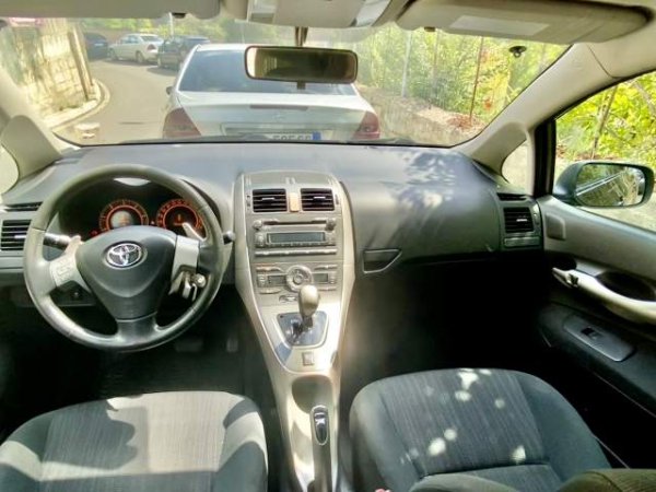 Tirane, shitet makine Toyota Auris Viti 2007, 6.400 Euro