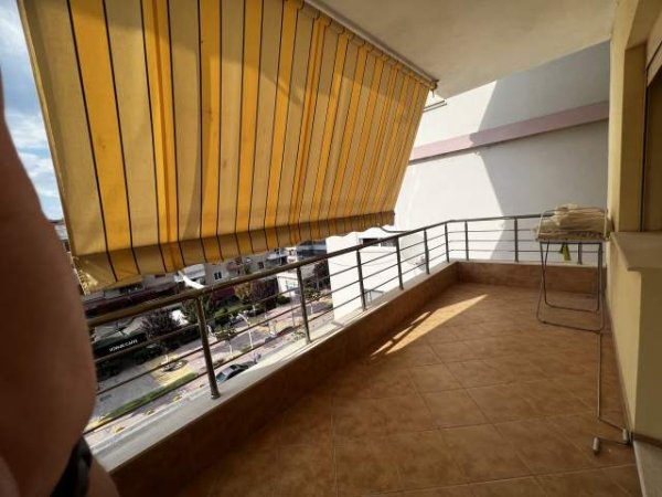 Fier, jepet me qera Penthouse Kati 3, 110 m² 280 Euro (Buze rruge, Pedonale)