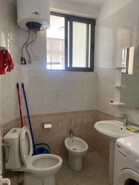 Tirane, jepet me qera apartament Kati 4, 103 m² 60.000 Leke (shkolla baletit)