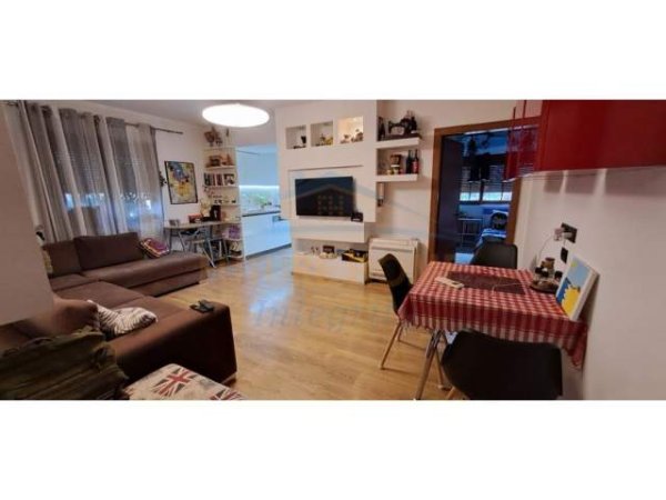 Tirane, shitet apartament Kati 2, 80 m² 105.000 Euro (Rruga Bardhyl)