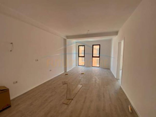 Tirane, shitet apartament Kati 5, 1.008 m² 136.080 Euro (Rruga Nexho Konomi)