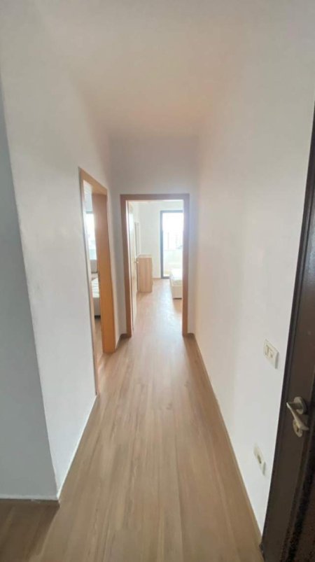 Tirane, jepet me qera apartament 1+1 Kati 8, 400 Euro(Rruga Enver Birko)