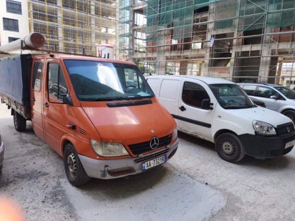 Tirane, shes makine karavan Fiat DOBLO Viti 2005, 2.000 Euro