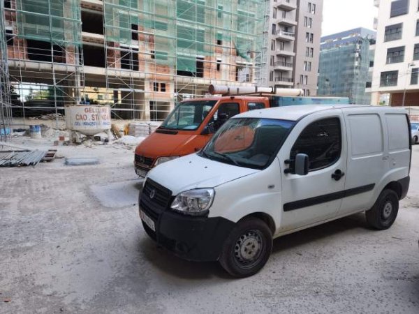 Tirane, shes makine karavan Fiat DOBLO Viti 2005, 2.000 Euro