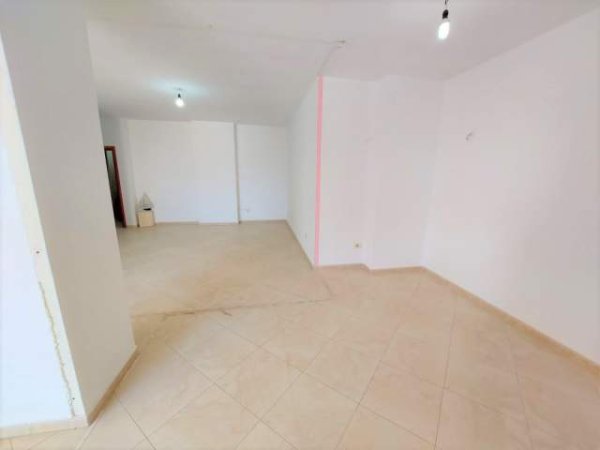 Tirane, shitet 2+1+A+BLK 137 m² 165.000 Euro (Rruge Kavajes, perballe me Polikliniken nr.9)