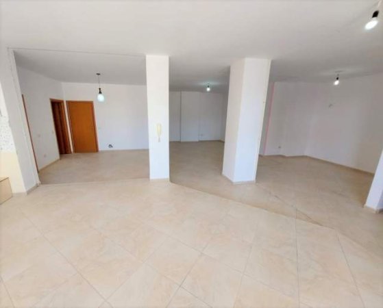 Tirane, shitet 2+1+A+BLK 137 m² 165.000 Euro (Rruge Kavajes, perballe me Polikliniken nr.9)