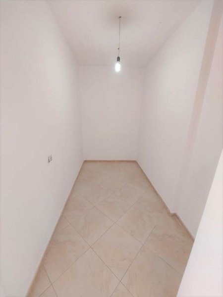 Tirane, shitet 2+1+A+BLK 137 m² 165.000 Euro (Rruge Kavajes, perballe me Polikliniken nr.9)