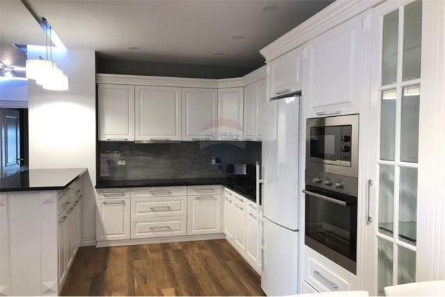 Tirane, jepet me qera apartament 2+1 Kati 6, 950 Euro