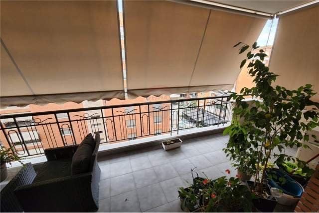 Tirane, jepet me qera apartament 2+1 Kati 6, 950 Euro