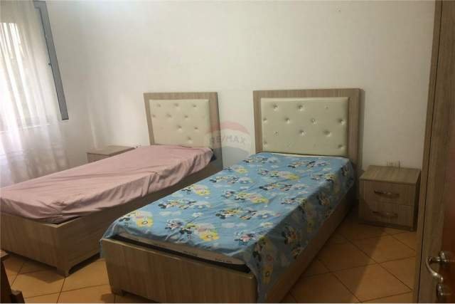 Tirane, jepet me qera 2+1 45.000 Leke