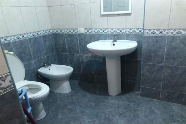 Tirane, jepet me qera 2+1 45.000 Leke