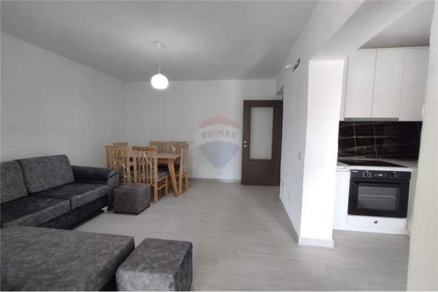 Tirane, jepet me qera 3+1 500 Euro