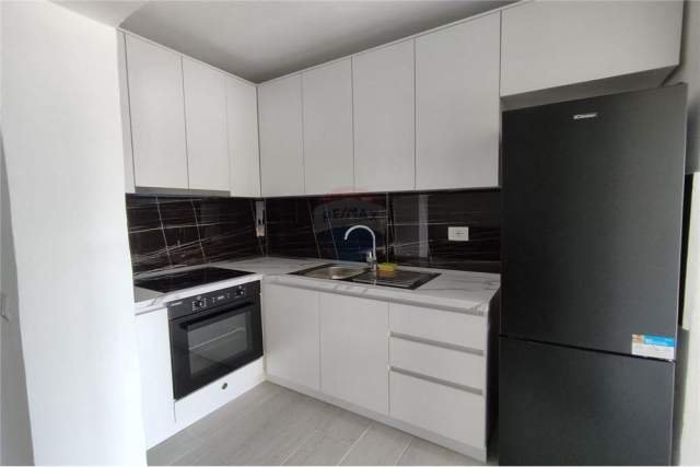Tirane, jepet me qera 3+1 500 Euro