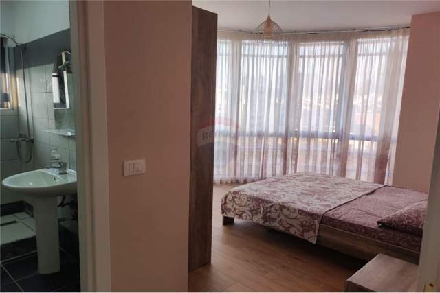 Tirane, jepet me qera apartament 2+1 500 Euro