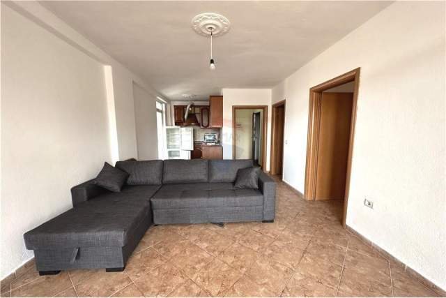 Tirane, jepet me qera apartament 2+1 Kati 7, 450 Euro