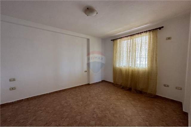 Tirane, jepet me qera apartament 2+1 Kati 7, 450 Euro