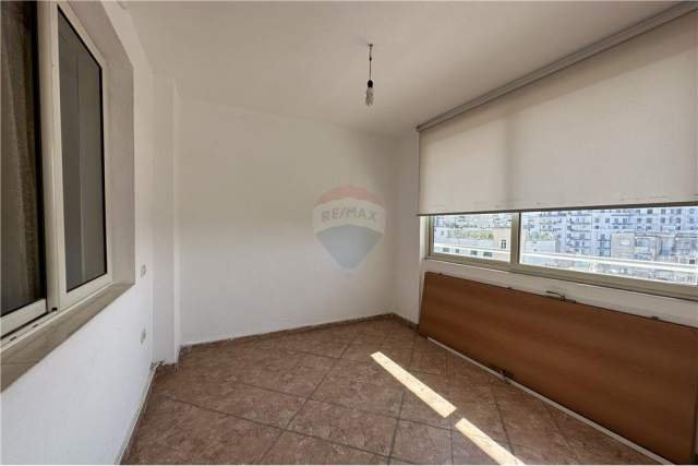 Tirane, jepet me qera apartament 2+1 Kati 7, 450 Euro