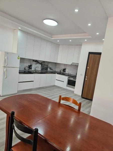 Tirane, jepet me qera apartament Kati 7, 95 m² 500 Euro (Ish fusha aviacionit)