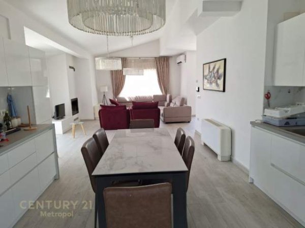 Tirane, shitet Penthouse 3+1 Kati 4, 306 m² 437.000 Euro (Teg)