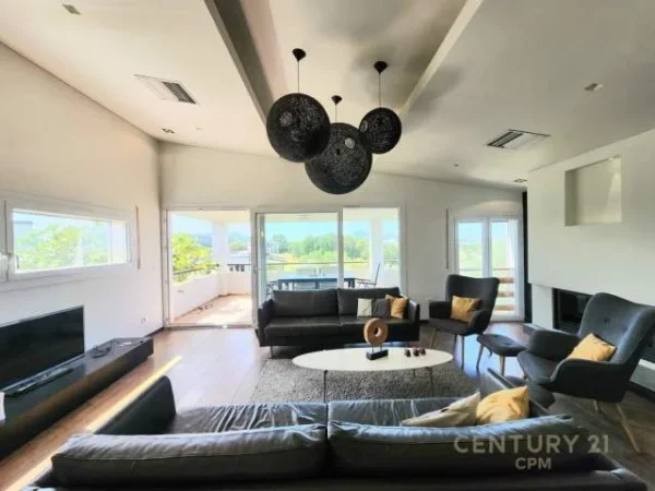 Tirane, jepet me qera Vile 2 Katshe Kati 2, 433 m² 2.800 Euro (Teg)