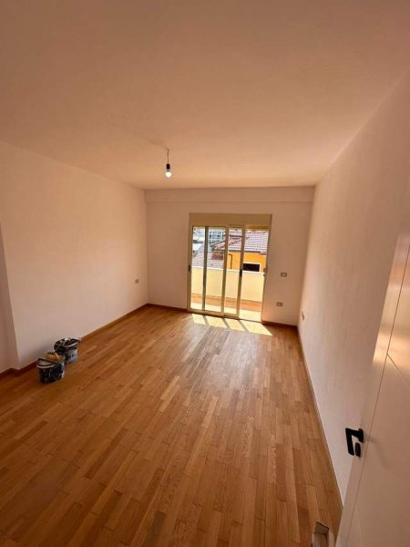 Tirane, shes apartament 99 m² 140.000 Euro