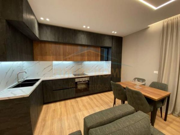 Tirane, jepet me qera apartament Kati 2, 70 m² 800 Euro (Zogu I Zi)