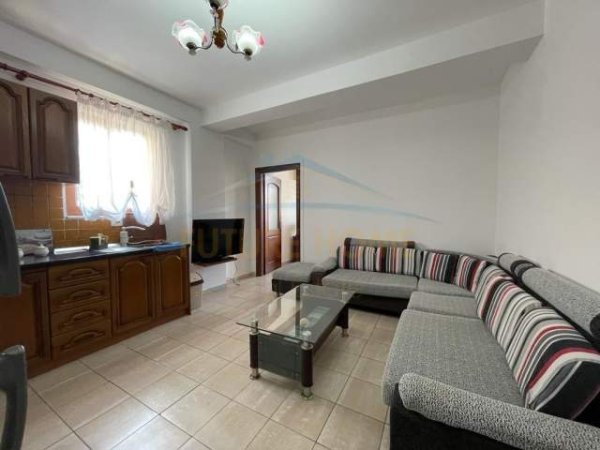 Tirane, jepet me qera 2+1+BLK Kati 1, 90 m² 400 Euro (Rruga e Dibres)
