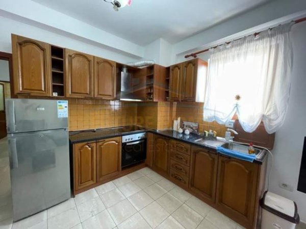 Tirane, jepet me qera 2+1+BLK Kati 1, 90 m² 400 Euro (Rruga e Dibres)