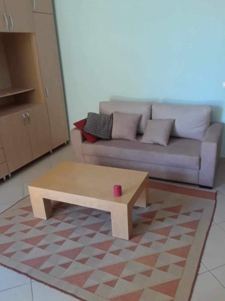 Tirane, jepet me qera garsonier 1+1 Kati 0, 45 m² 250 Euro (Rruga “Xhezmi Delli”, Tirane)