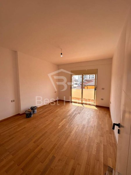 Tirane, shitet apartament 2+1+A+BLK Kati 4, 99 m² 140.000 Euro (Rruga Don Bosko)