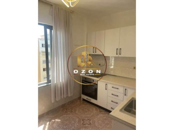 Tirane, jepet me qera apartament 1+1+A+BLK Kati 7, 60 m² 350 Euro (PALLATI ME SHIGJETA)