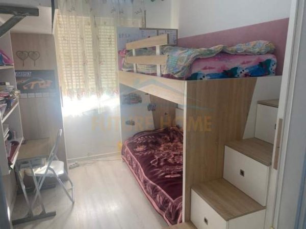 Tirane, jepet me qera apartament 2+1+BLK Kati 3, 636 m² 330 Euro (Rruga e Thesarit)