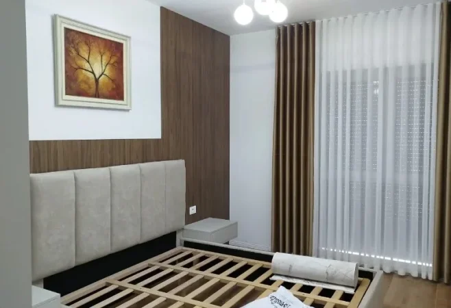 Tirane, jepet me qera apartament 1+1 Kati 5, 80 m² 720 € (Shkolla e Kuqe)