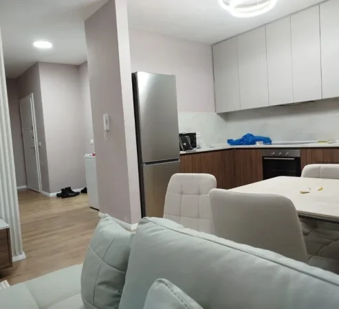 Tirane, jepet me qera apartament 1+1 Kati 5, 80 m² 720 € (Shkolla e Kuqe)