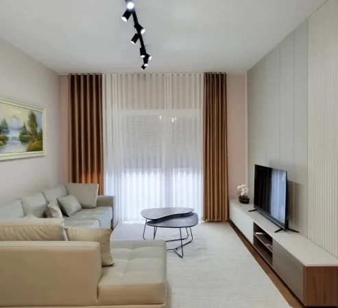 Tirane, jepet me qera apartament 1+1 Kati 5, 80 m² 720 € (Shkolla e Kuqe)