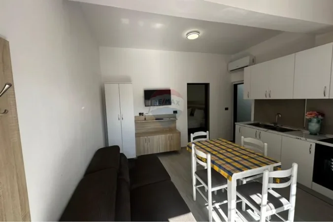Vlore, jepet me qera apartament 1+1 Kati 1, 60 m² 250 € (Rruga Enver Jaho, Vlore)