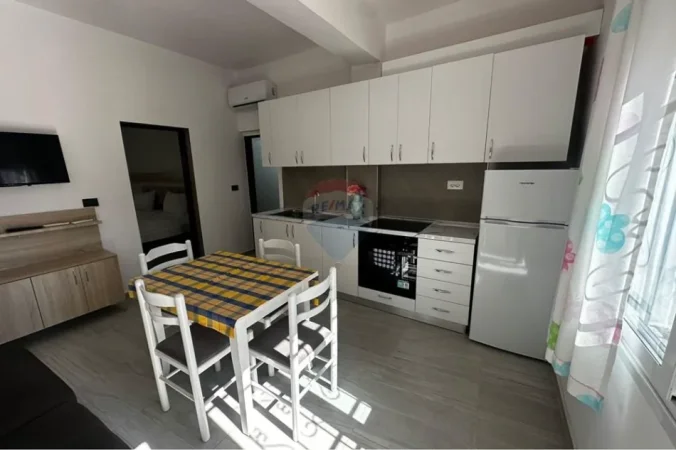 Vlore, jepet me qera apartament 1+1 Kati 1, 60 m² 250 € (Rruga Enver Jaho, Vlore)