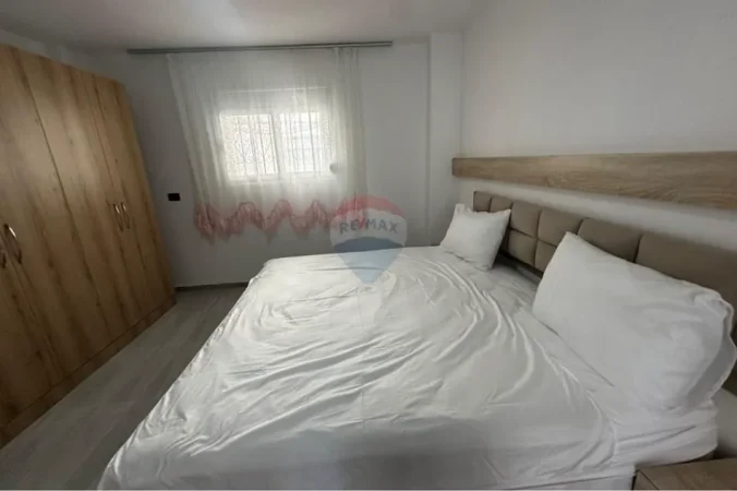 Vlore, jepet me qera apartament 1+1 Kati 1, 60 m² 250 € (Rruga Enver Jaho, Vlore)