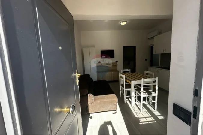 Vlore, jepet me qera apartament 1+1 Kati 1, 60 m² 250 € (Rruga Enver Jaho, Vlore)