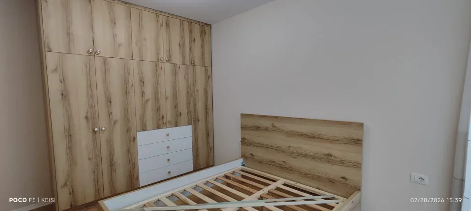 Tirane, jepet me qera apartament 1+1+Ballkon Kati 3, 65 m² 650 € (Bulevardi i Ri /Rruga Petrela)