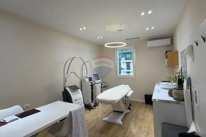 Tirane, jepet me qera ambjent biznesi Kati 6, 800 m² 800 € (Kika 2)