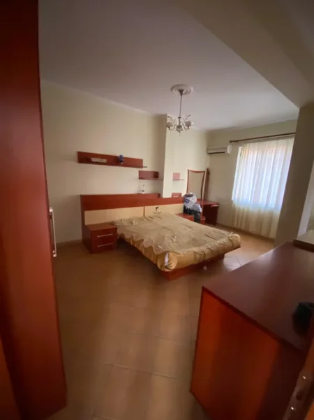 Tirane, jepet me qera ambjent biznesi , 270 m² 2.500 € (DON BOSKO)