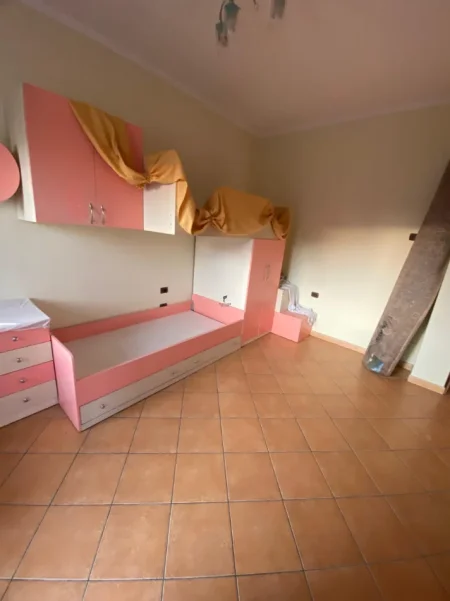 Tirane, jepet me qera ambjent biznesi , 270 m² 2.500 € (DON BOSKO)