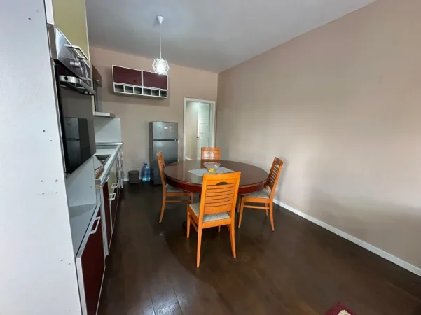 Tirane, jepet me qera Vile 2+1 Kati 1, 85 m² 500 € (Rruga Mihal Grameno)