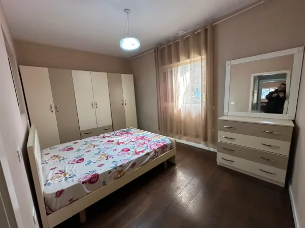 Tirane, jepet me qera Vile 2+1 Kati 1, 85 m² 500 € (Rruga Mihal Grameno)