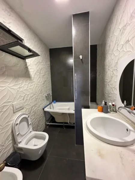 Tirane, jepet me qera Vile 2+1 Kati 1, 85 m² 500 € (Rruga Mihal Grameno)