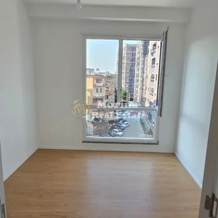 Tirane, jepet me qera ambjent biznesi Kati 4, 108 m² 700 € (Don Bosko)