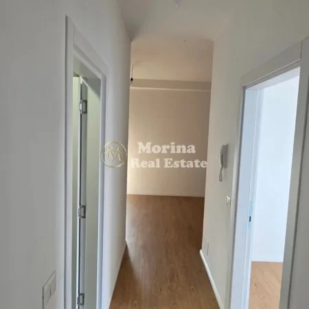 Tirane, jepet me qera ambjent biznesi Kati 4, 108 m² 700 € (Don Bosko)
