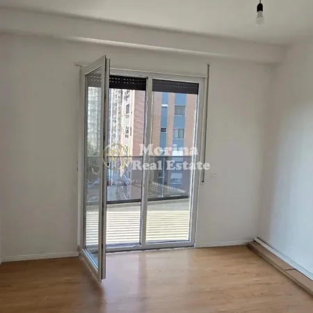 Tirane, jepet me qera ambjent biznesi Kati 4, 108 m² 700 € (Don Bosko)
