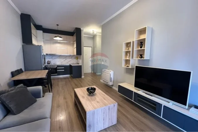 Tirane, jepet me qera apartament 1+1+Ballkon Kati 5, 75 m² 790 € (Kompleksi Delijorgji)